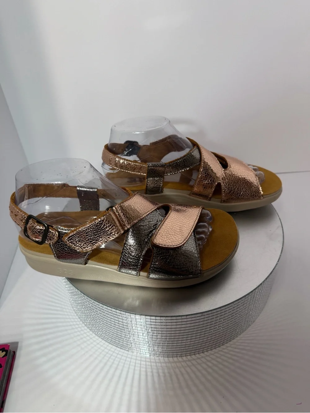 Women Metallic Rose Gold and Gray Adjustable Sandals size 7w